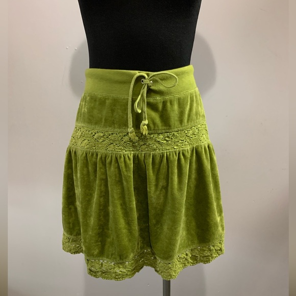 BCBGMAXAZRIA Green Velvet  crochet Lace Trim Skirt y2k - Picture 1 of 7